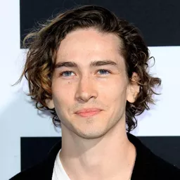 狄倫·阿諾德 飾演 Frank Oppenheimer