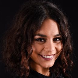 雲妮莎夏芝絲 飾演 Kelly