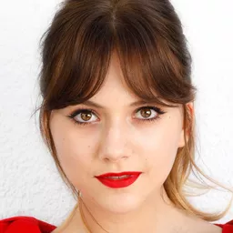 艾美莉亞鍾斯 飾演 Amelia Williams