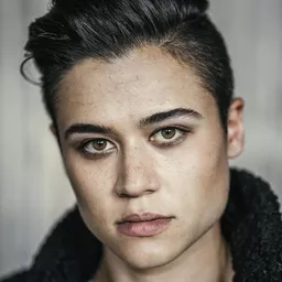 凱蒂·奧布萊恩 飾演 Jenni Laughlin