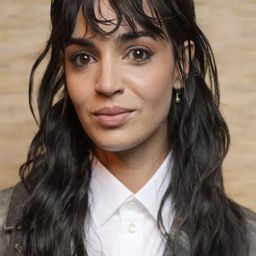 蘇希娜雅各 飾演 Shishakli