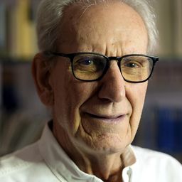 傑米·薛佛利 飾演 Txiki el Viejo