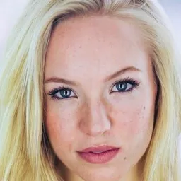 Debs Howard 飾演 Marsha