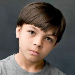 Liam Hendrix 飾演 Ghost Kid (With Hat)