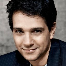 賴夫·馬奇歐 飾演 Daniel LaRusso