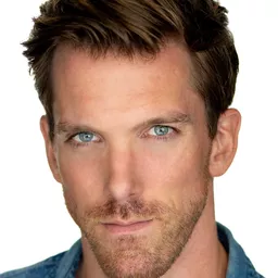 Victor Zinck Jr. 飾演 Tom