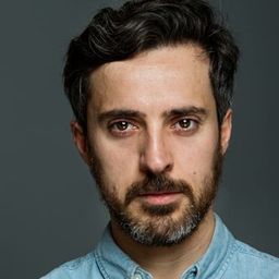 安德雷斯·赫魯迪斯 飾演 Teniente Coronel Castro