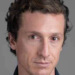 班傑明魏斯法爾 飾演 