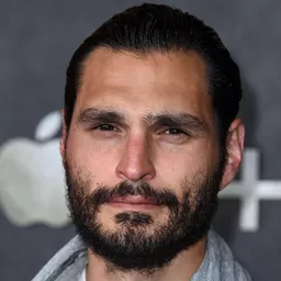 Christian Ochoa 飾演 Eduardo 'Chow Chow' Lopez