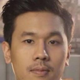 Pakapol Srirongmuang 飾演 Korn