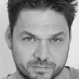 歐哈·克諾勒 飾演 Ariel Sharon