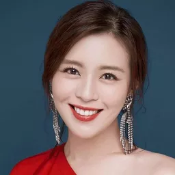 劉品言 飾演 Mama-San