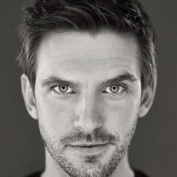 丹史蒂文斯 飾演 Frank