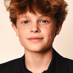 Grant Feely 飾演 Ghost Kid (Blonde Boy)