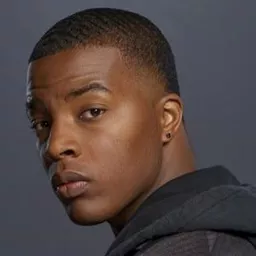 丹尼爾伊薩 飾演 Bradley Throckmorton