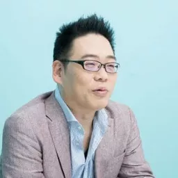 野島健兒 飾演 Mysterious Man (voice)