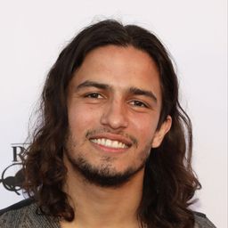 阿拉米斯·奈特 飾演 Conor