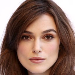 姬拉麗莉 飾演 Laura 'Lo' Blacklock