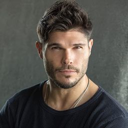 Taylor James 飾演 Lazarus