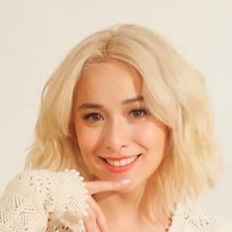 克莉絲汀·瑞雅絲 飾演 Ami