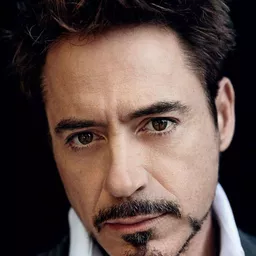 羅拔唐尼 飾演 Lewis Strauss