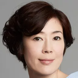 寺島忍 飾演 Sachiko Ogaki