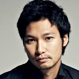 青木崇高 飾演 Riki