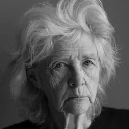 Clare Coulter 飾演 Courtney