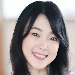 曾珮瑜	 飾演 Hair Salon Owner